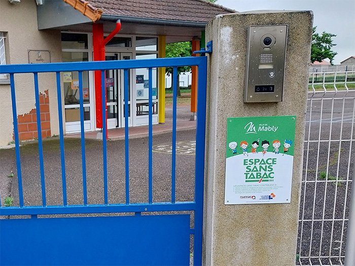 Espace sans tabac panneau.jpg