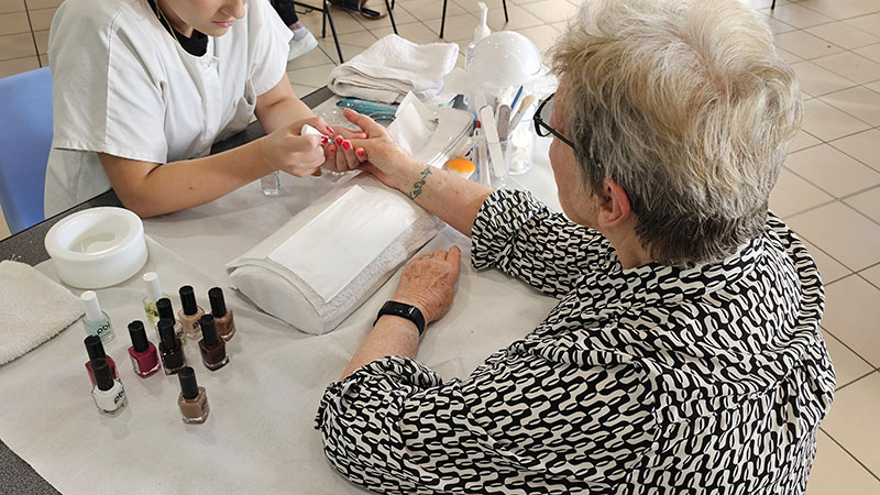 Atelier Bien-être avec le CFA du Roannais.jpg