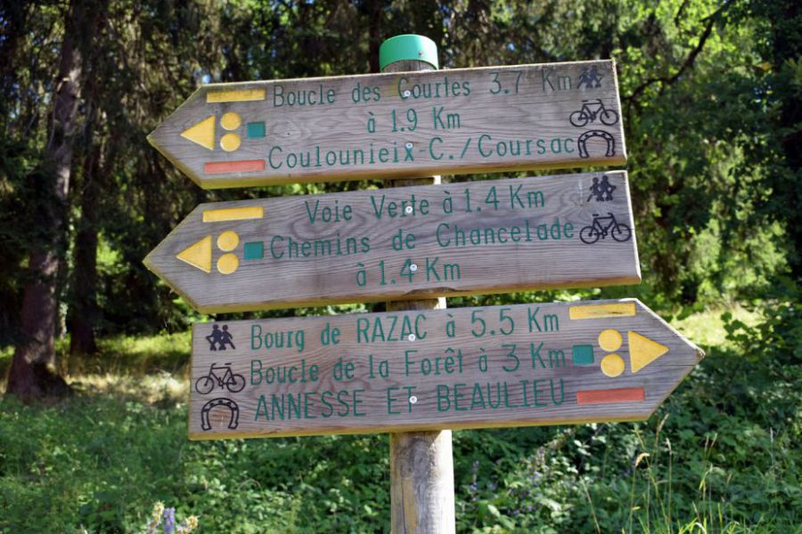 panneau chemins de randonnée.jpg