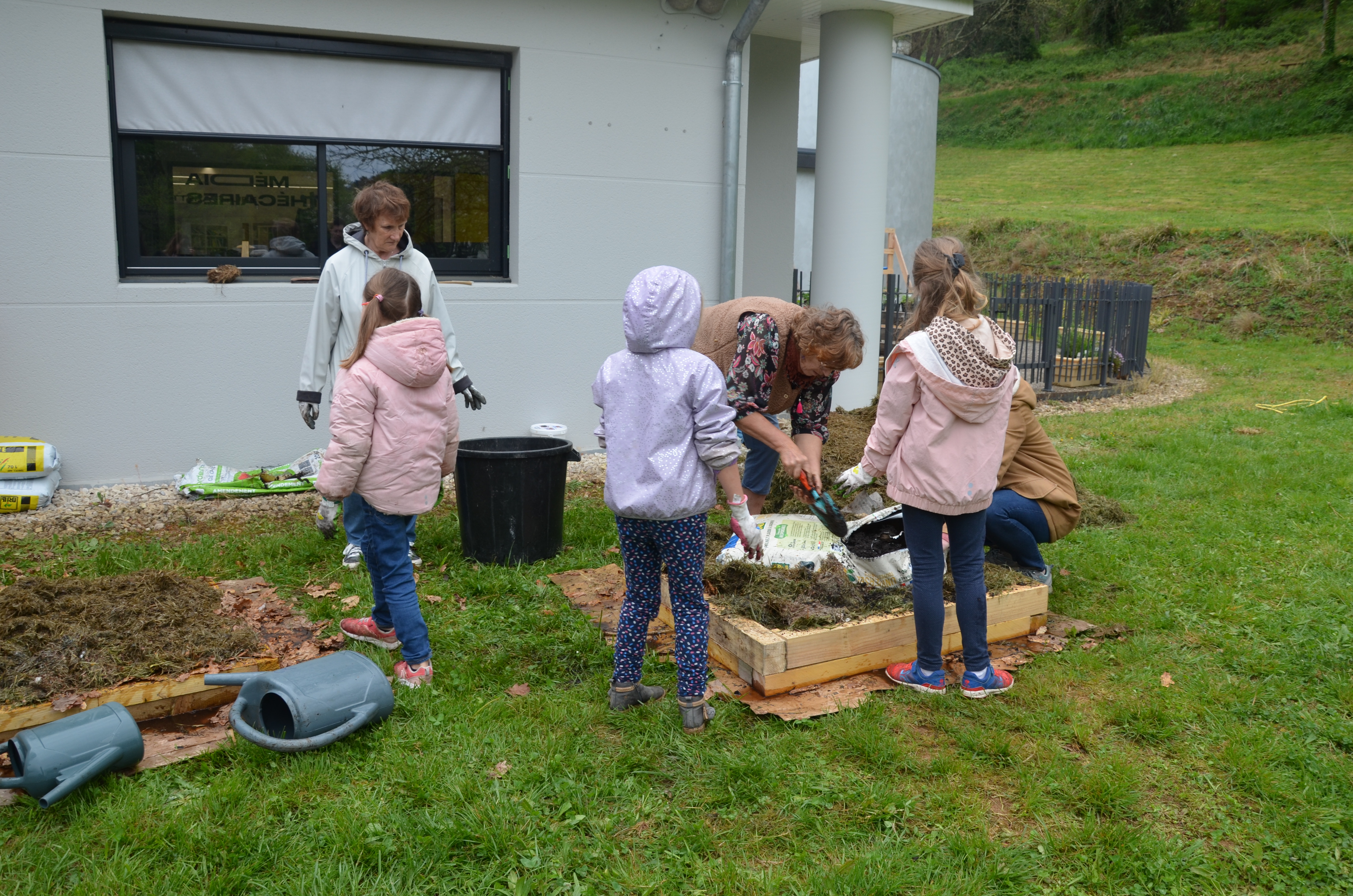 Famille_jardinage.JPG