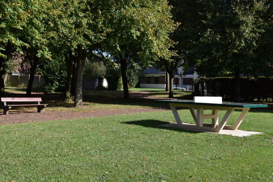 Des tables de tennis de table.jpeg