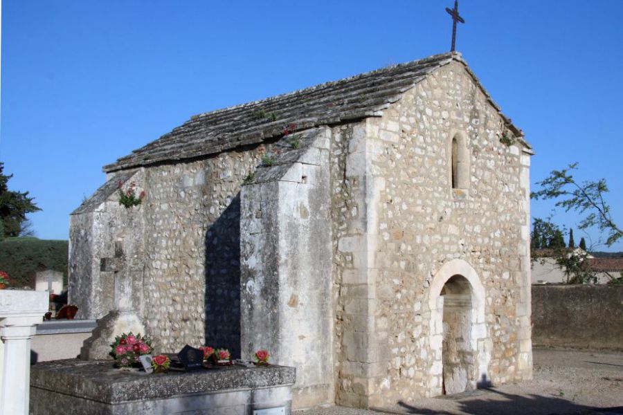 La chapelle du XI siècle située dans le cimetière.JPG