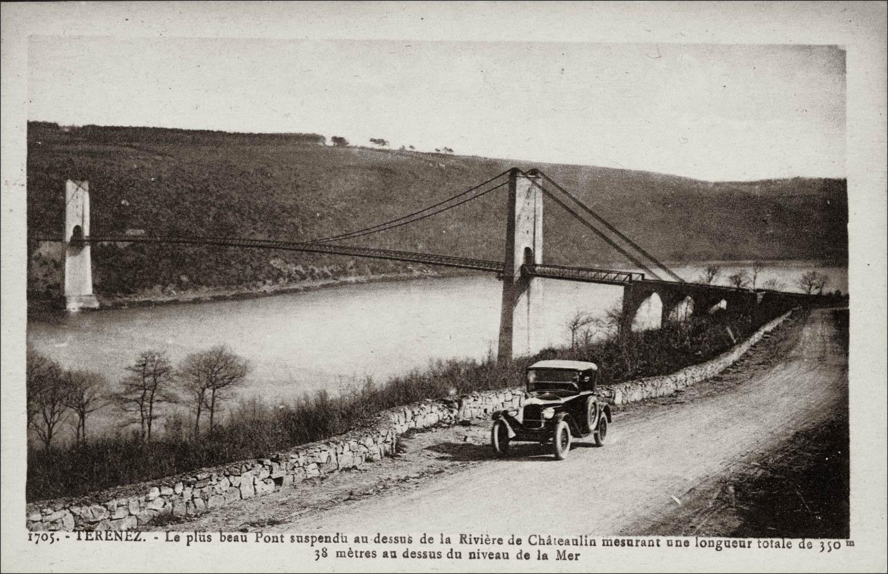 Vue du pont de Térénez qui permet de rejoindre la presqu’île de Crozon sur la commune de Rosnoën. Carte postale du début des années 1900..jpg