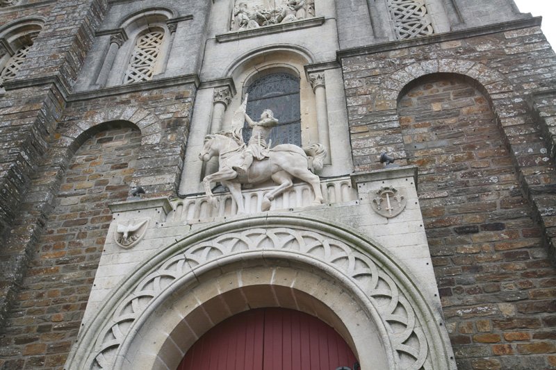 Eglise statue de jeanne d_Arc.jpg