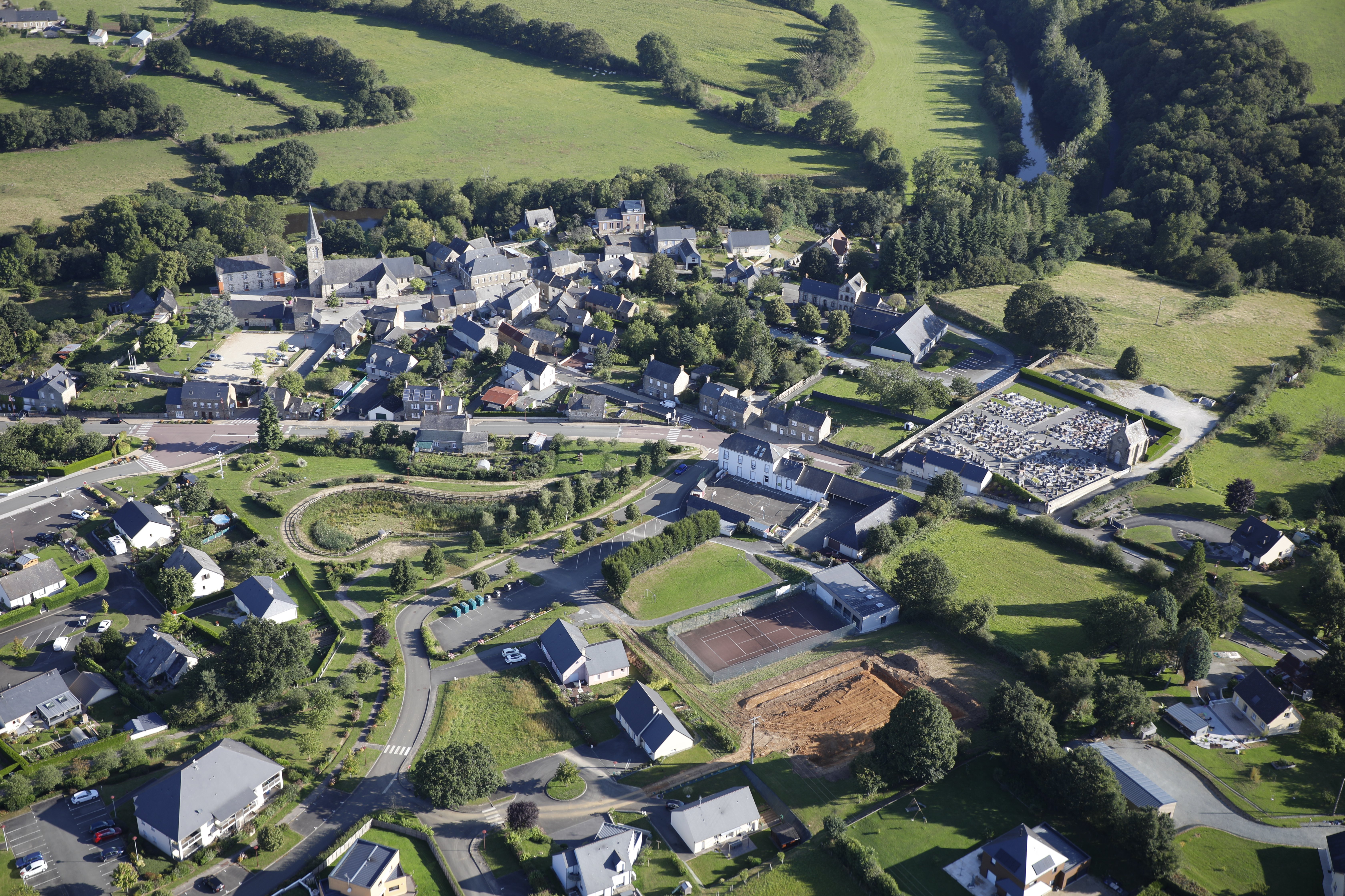 Bourg_3_.JPG