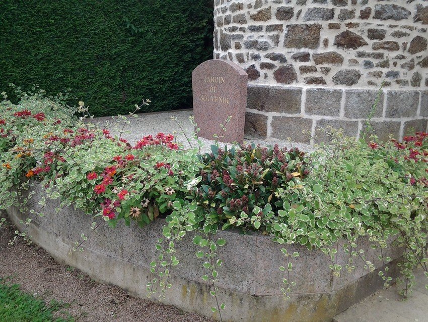 JARDIN DU SOUVENIR.jpg
