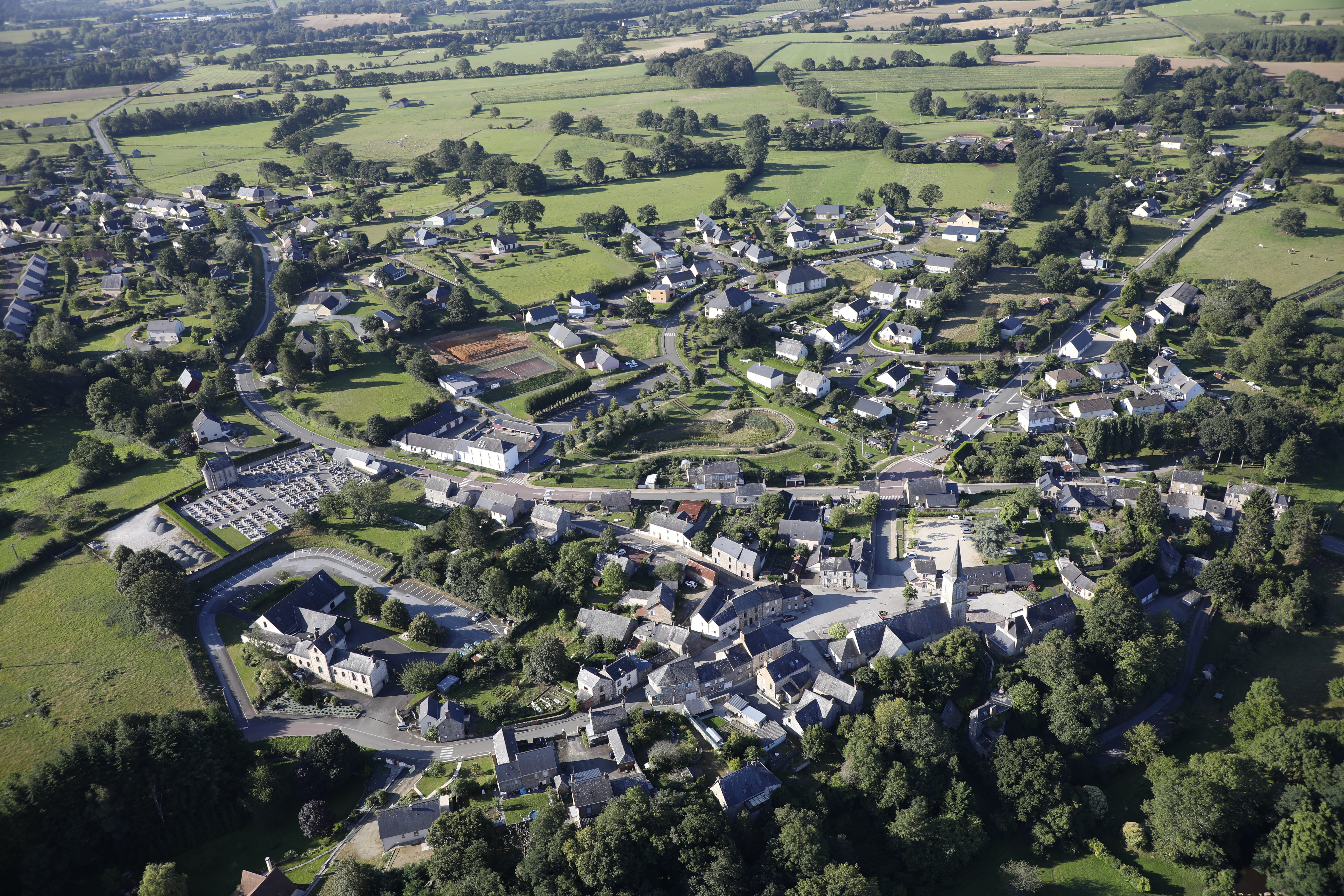 Bourg_7_.JPG