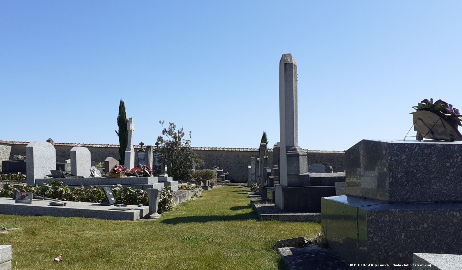 Allée cimetière.jpg