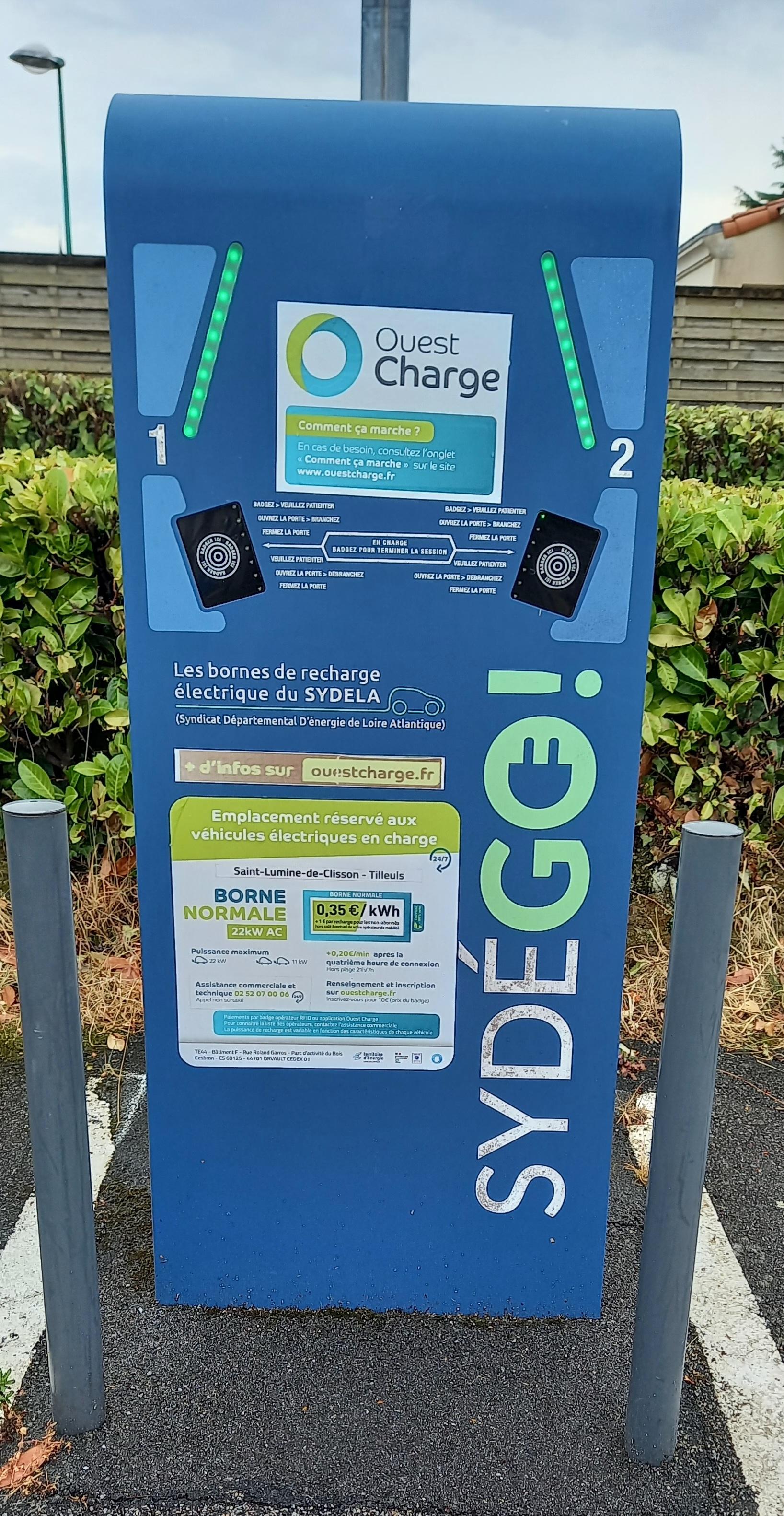 borne recharge électrique.jpg