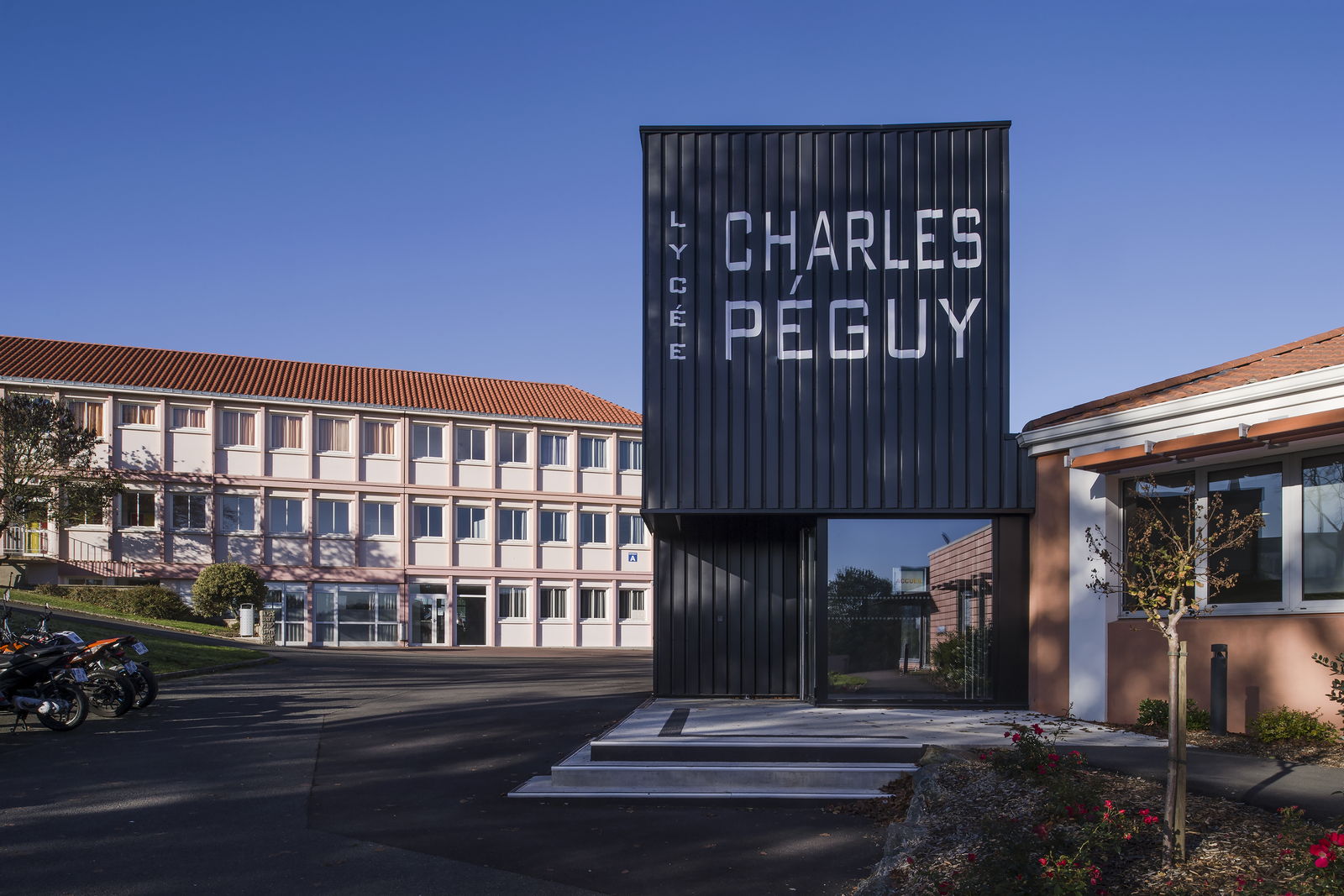 Lycée Charles Peguy 2.jpg