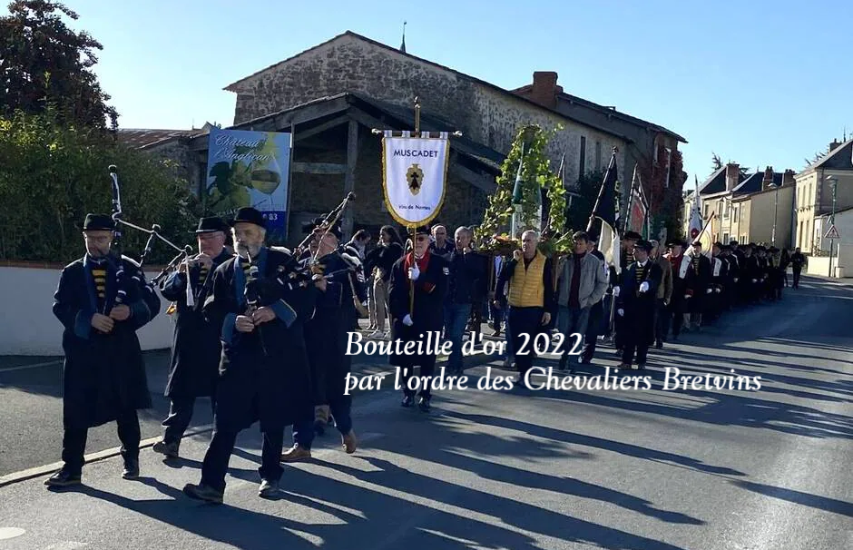 Bouteille d_or Chevaliers Bretvins 2022.png