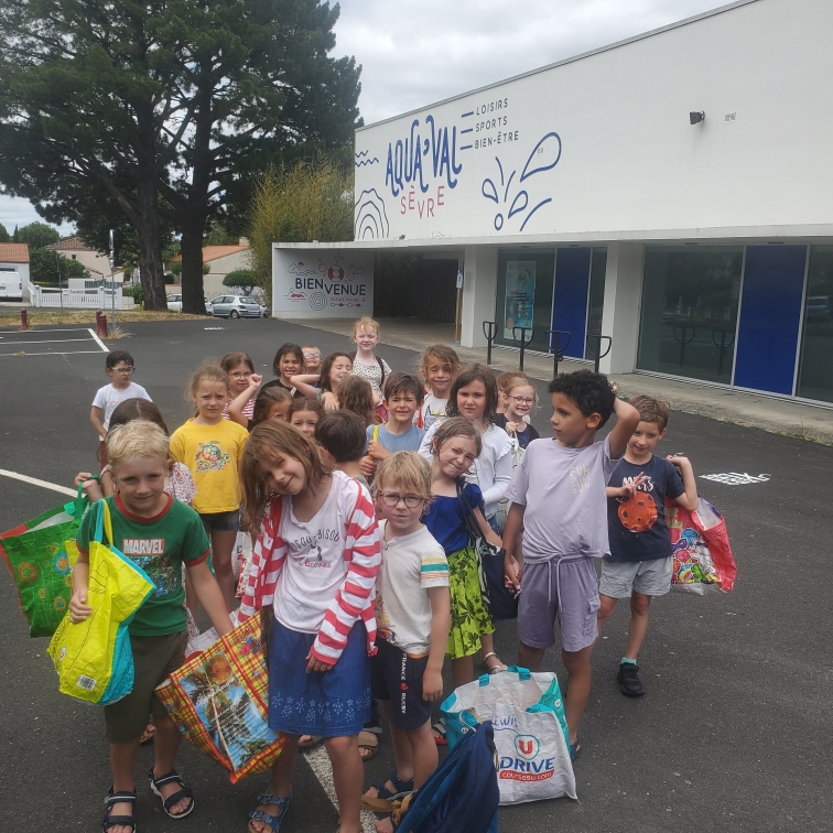 Ecole Lucie Aubrac 2025 Piscine.jpg