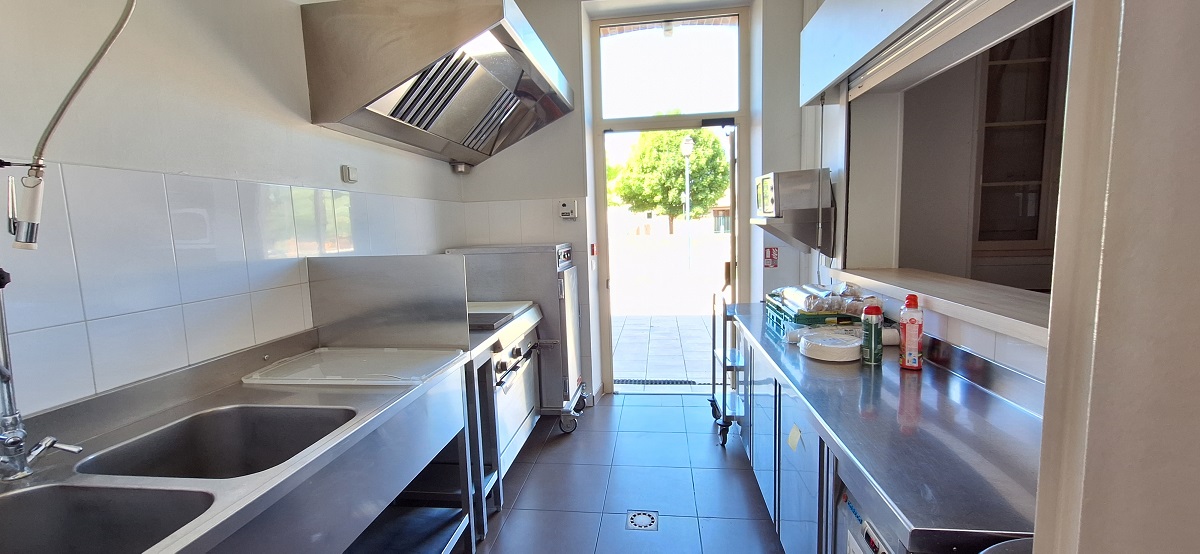 cuisine salle des fêtes2.jpg