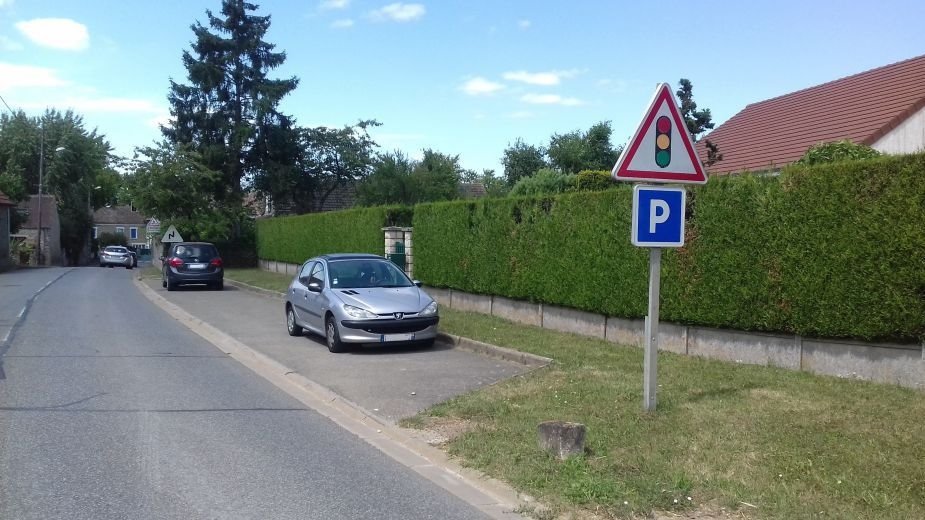 parking la hunière.jpg