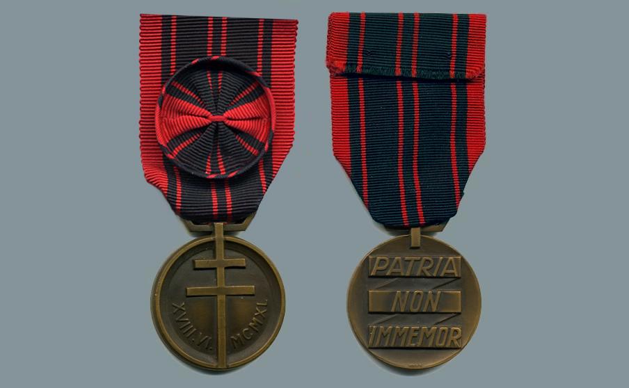 Patria_Non_Immemor_rosette_0.jpg