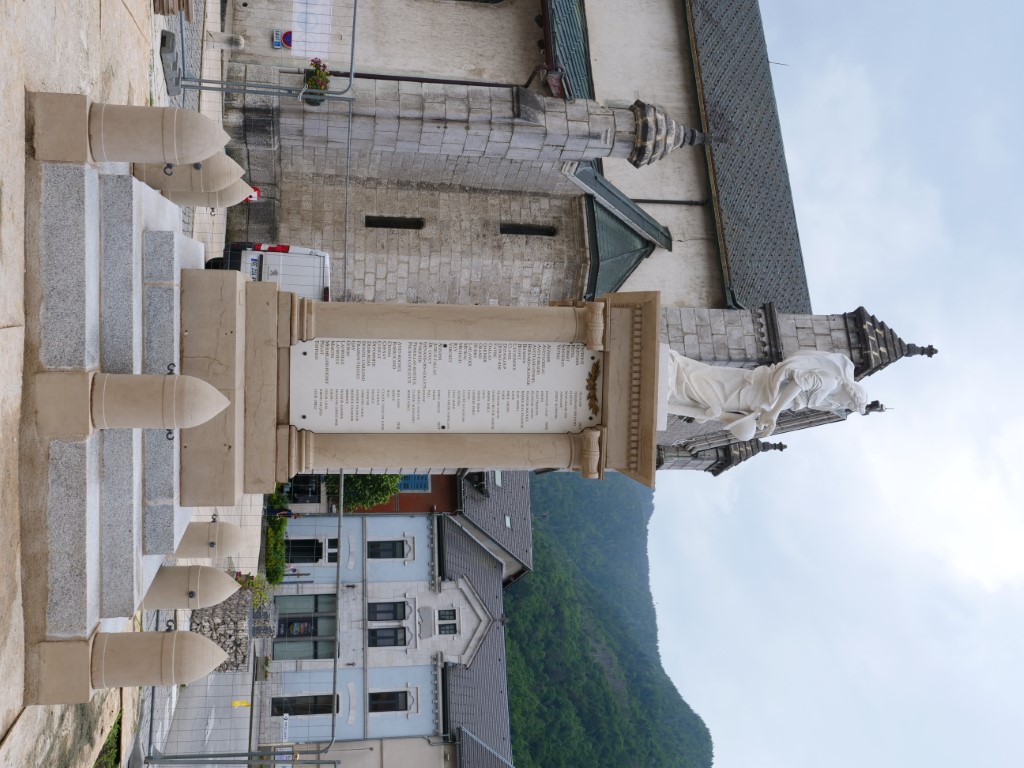 monument-thones2.jpg