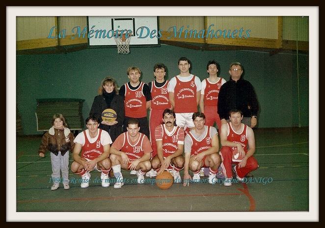 1990-Remise des maillots.1.jpg