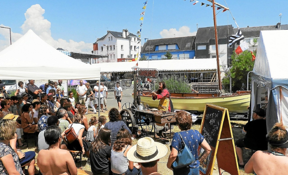 fete-du-port-de-l-animation-sous-le-soleil_4035965.jpg