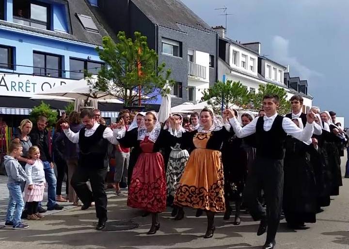 Défilé-Danseurs Bretons