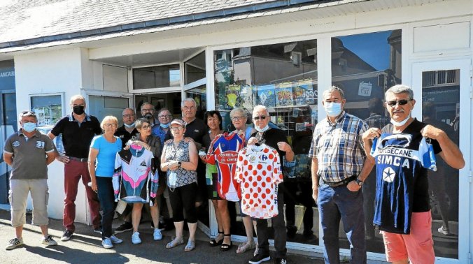 2021 06 12 - LT - devant-la-vitrine-du-26-grande-rue-l-equipe-de-la-memoire_5724923_676x378p.jpg