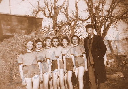 2.Equipe filles à Pen-mané.jpg