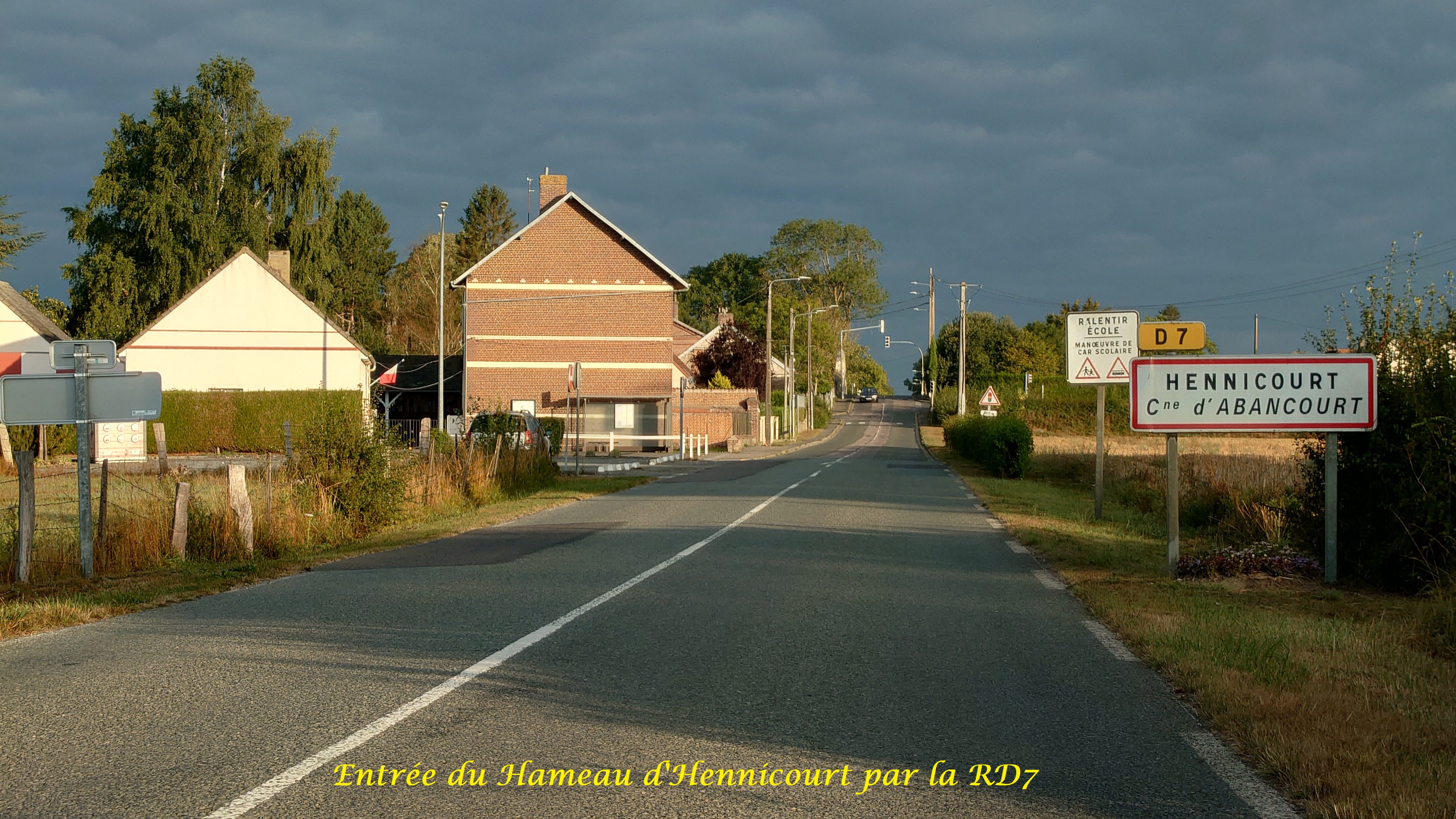 Entrée du Hameau d_Hennicourt par la RD7.jpg