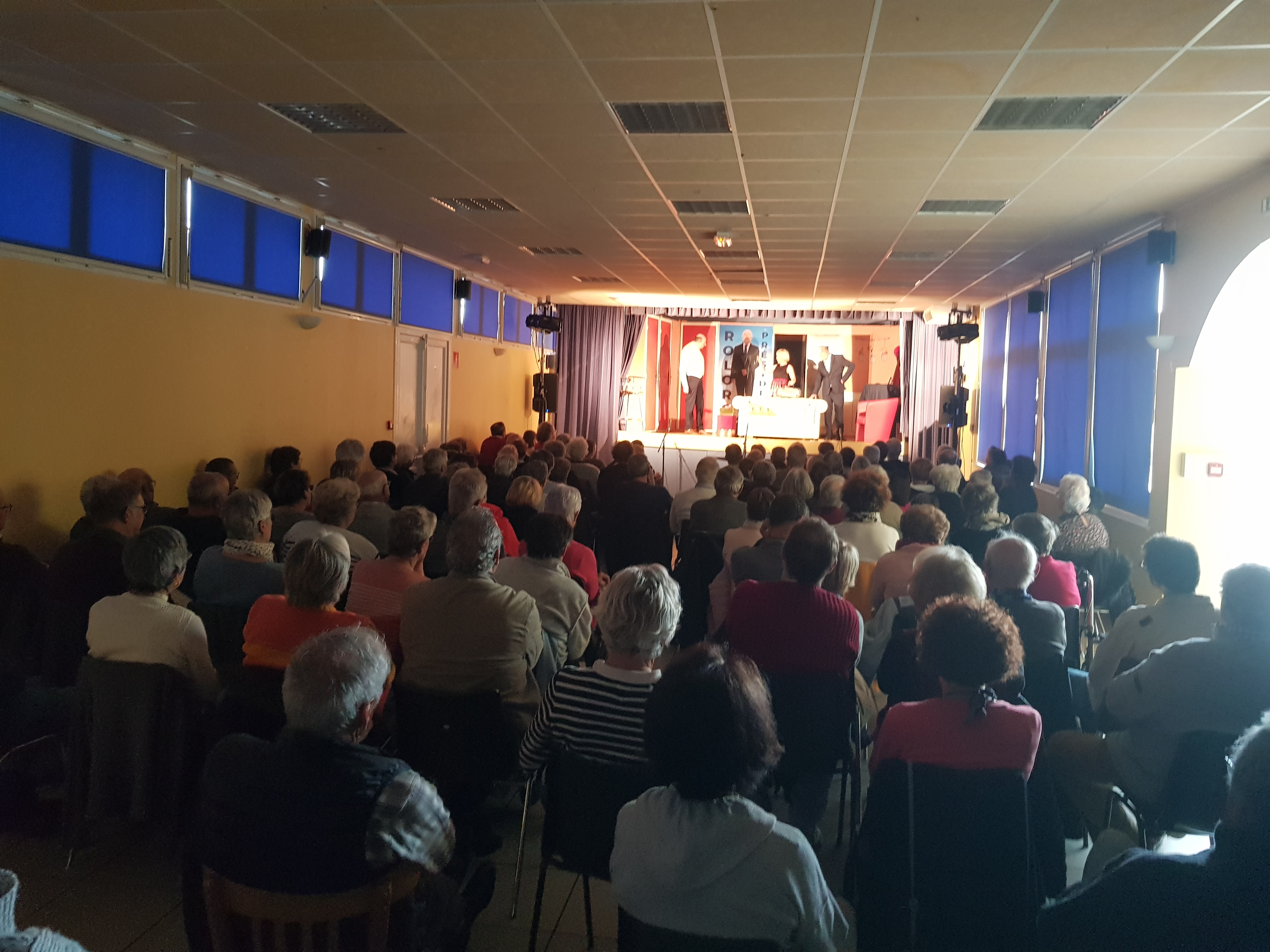 Théâtre troupe des Borderies.jpg