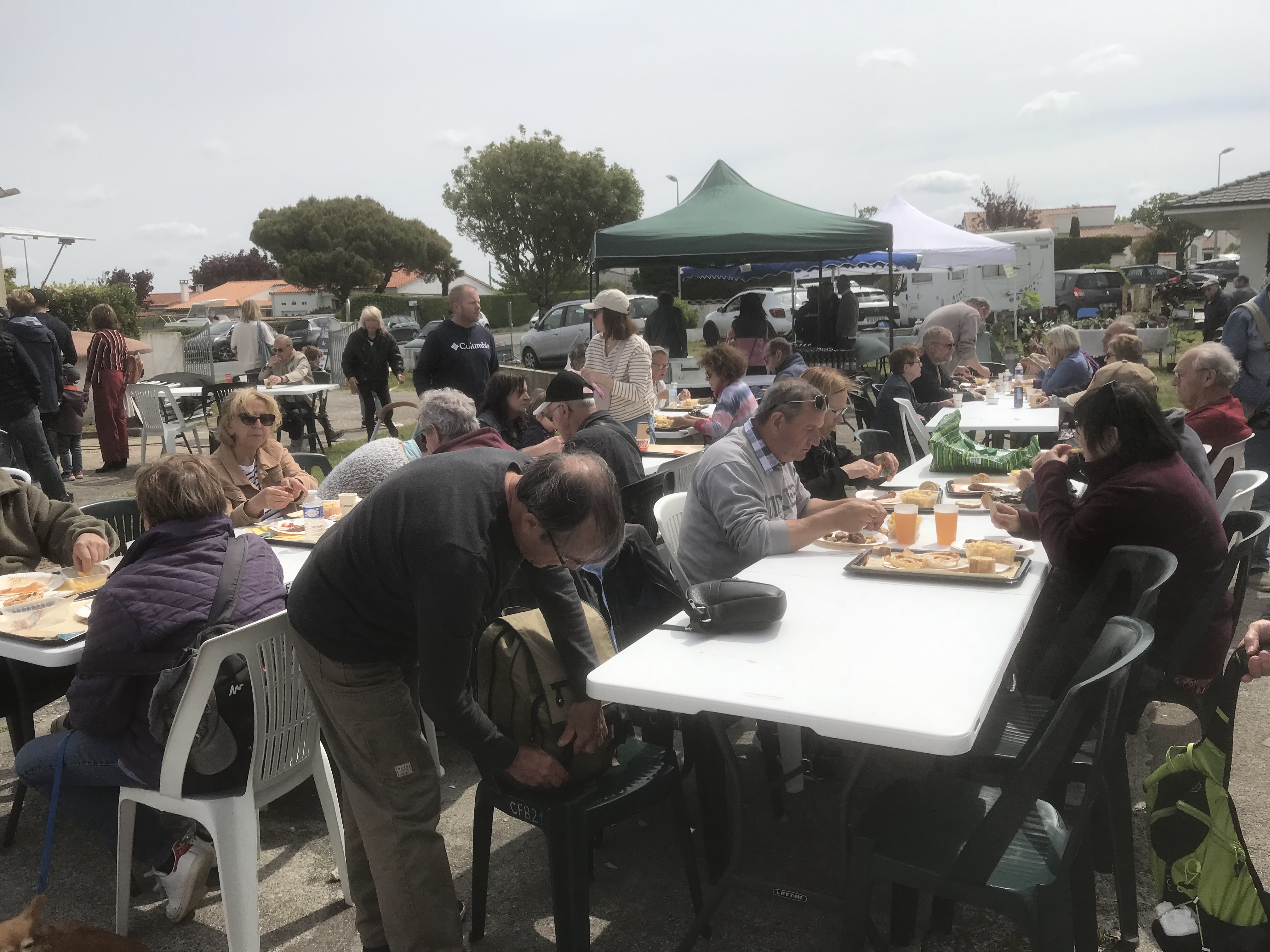 Marché fermier Brocante.jpg