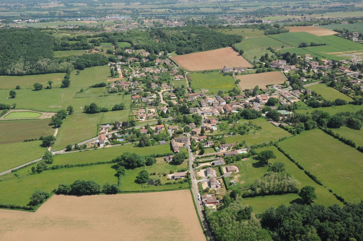 Charbonnieres-vue aerienne-1200.jpg