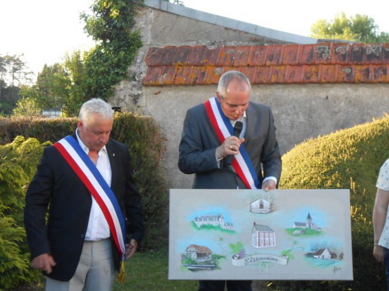 La brodrie offerte par Loir-et-Cher.jpg