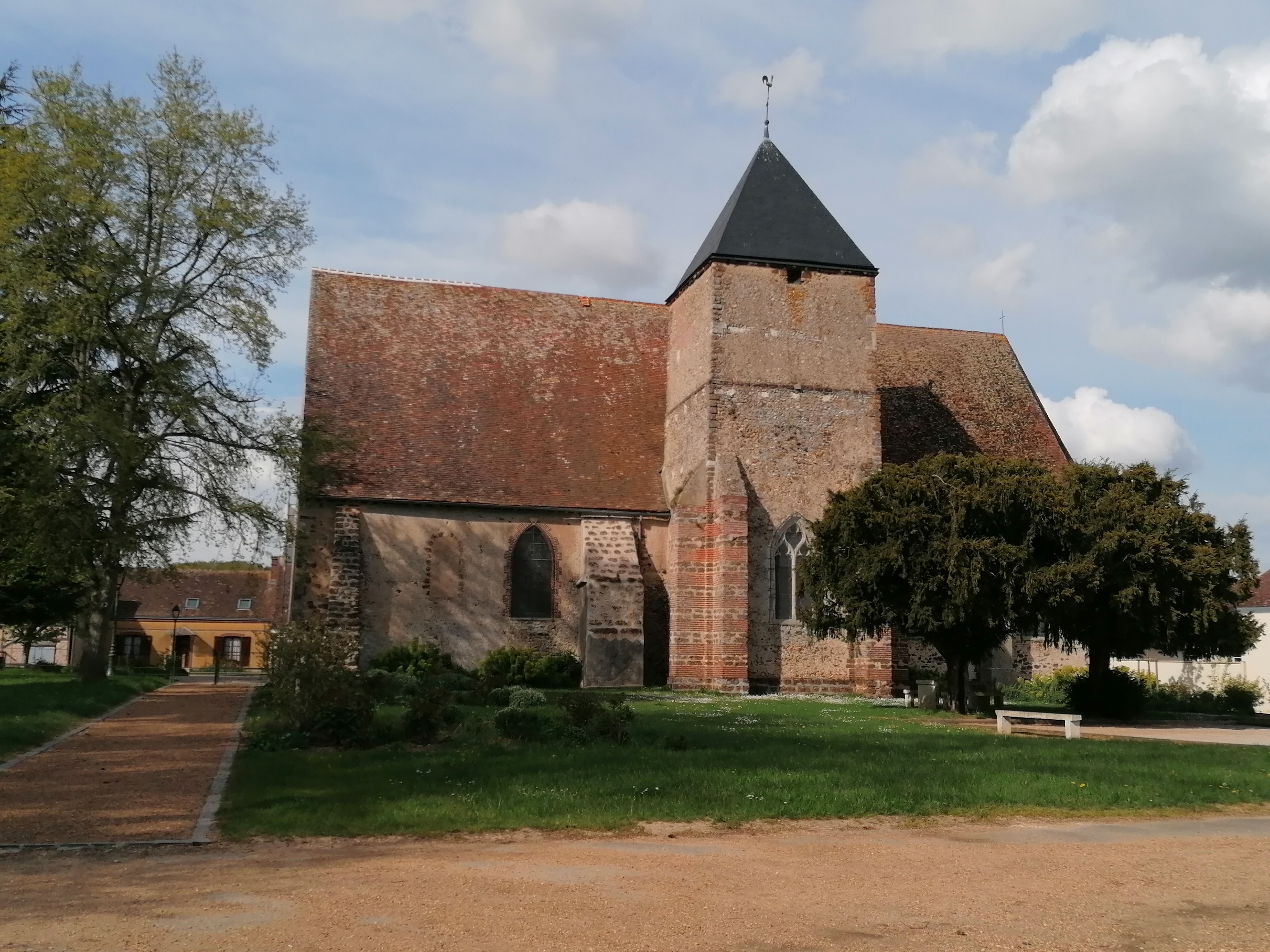 Eglise côté sud.jpg