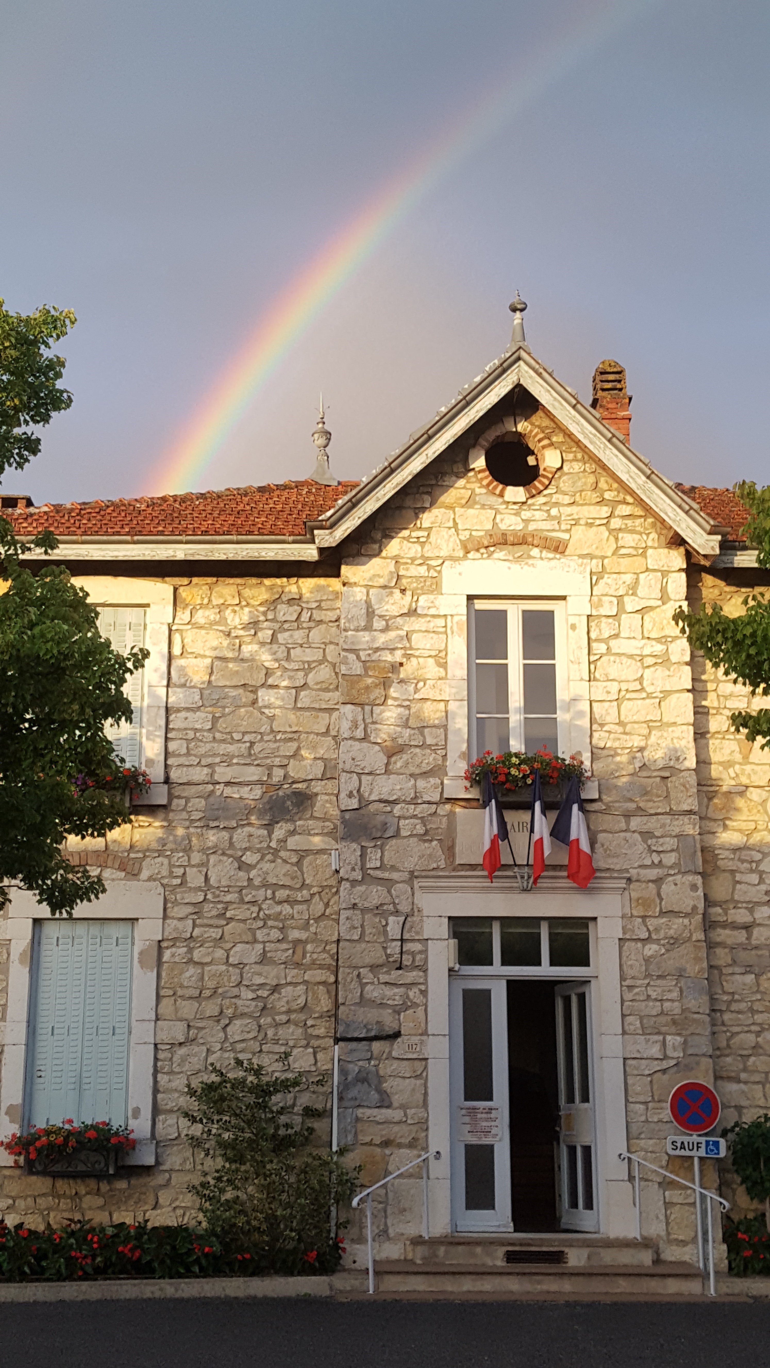 mairie arc-en-ciel.jpg