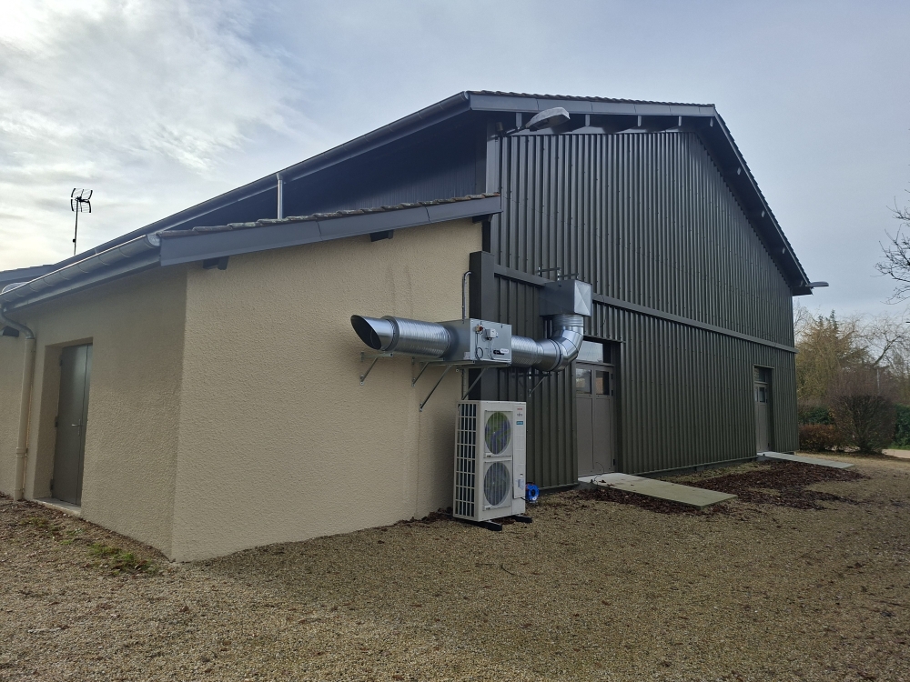 page 5 salle polyvalente unité climatisation réversible.jpg