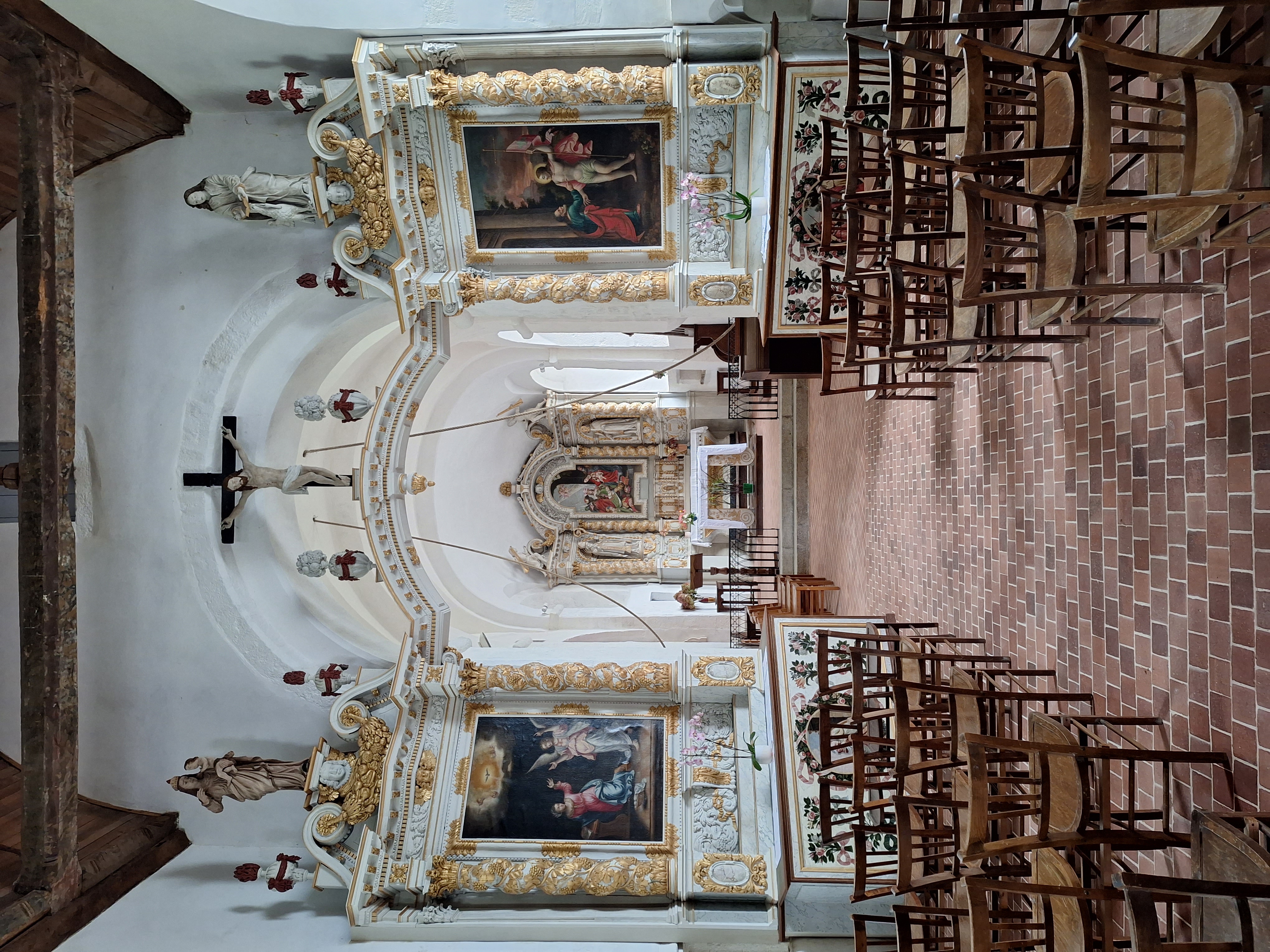 photo église intérieure.jpg