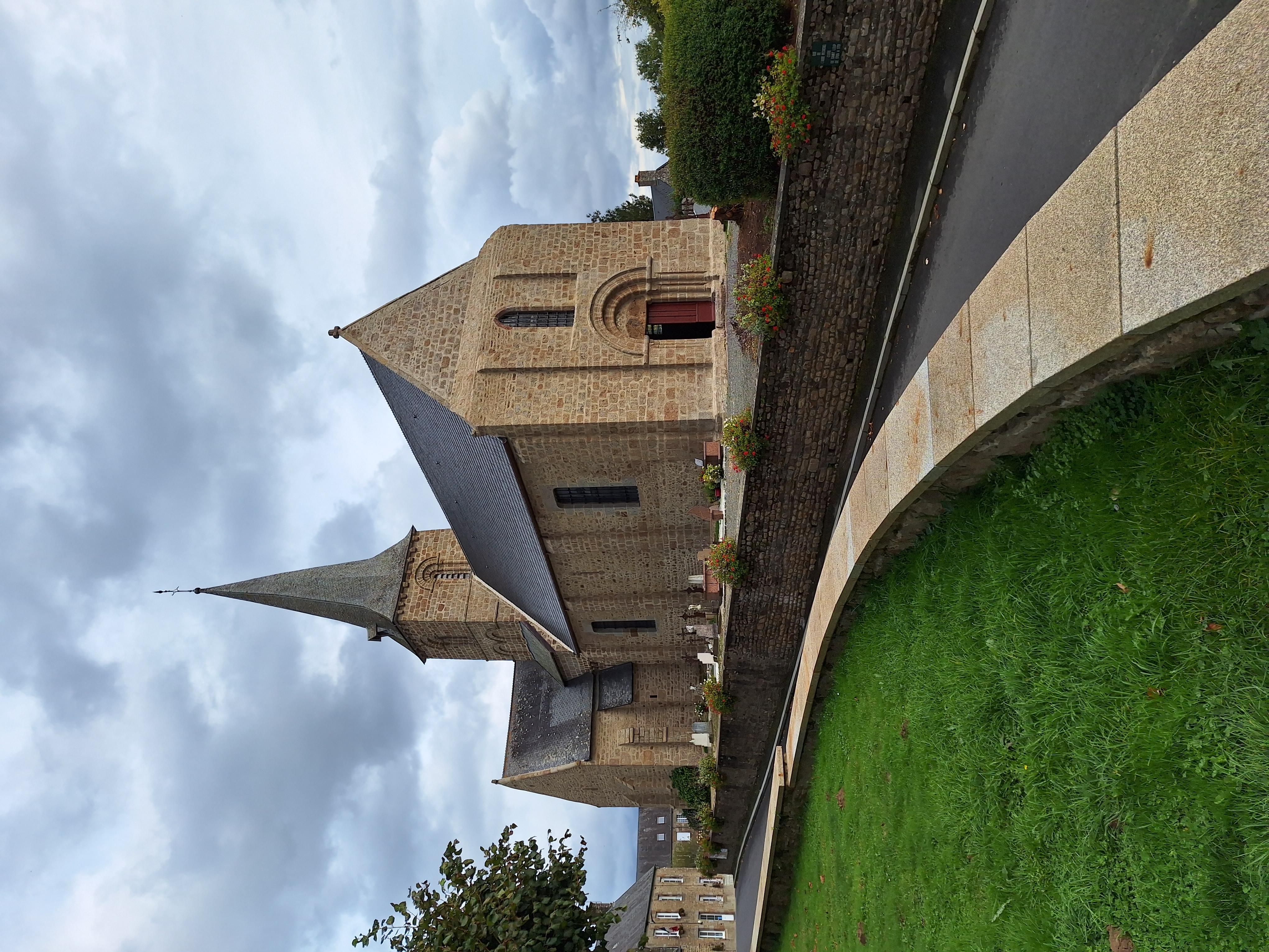 photo extérieure église.jpg