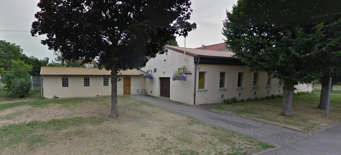 Foyer rural ext.jpg