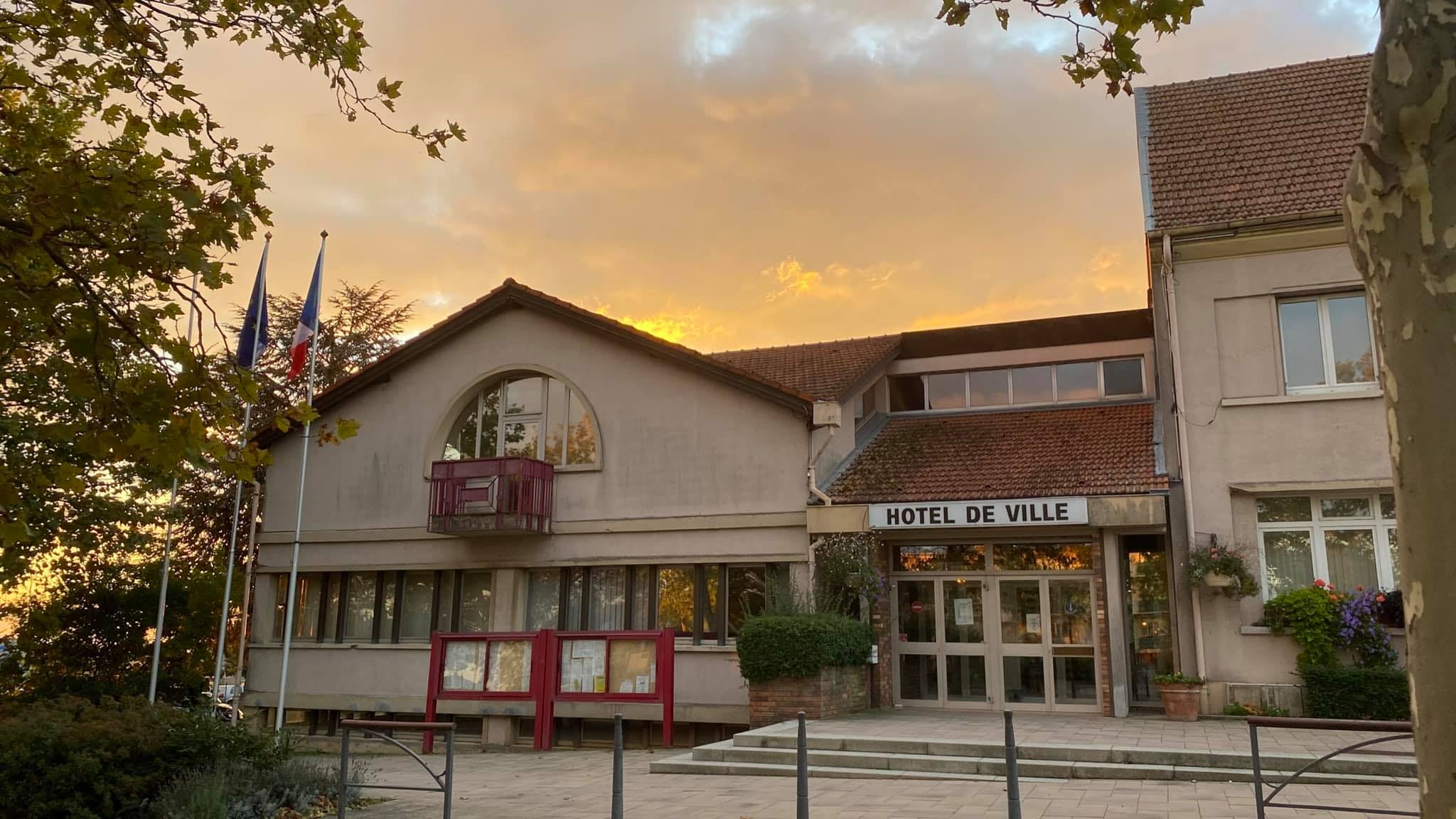 Mairie de Créhange - couché de soleil.jpg
