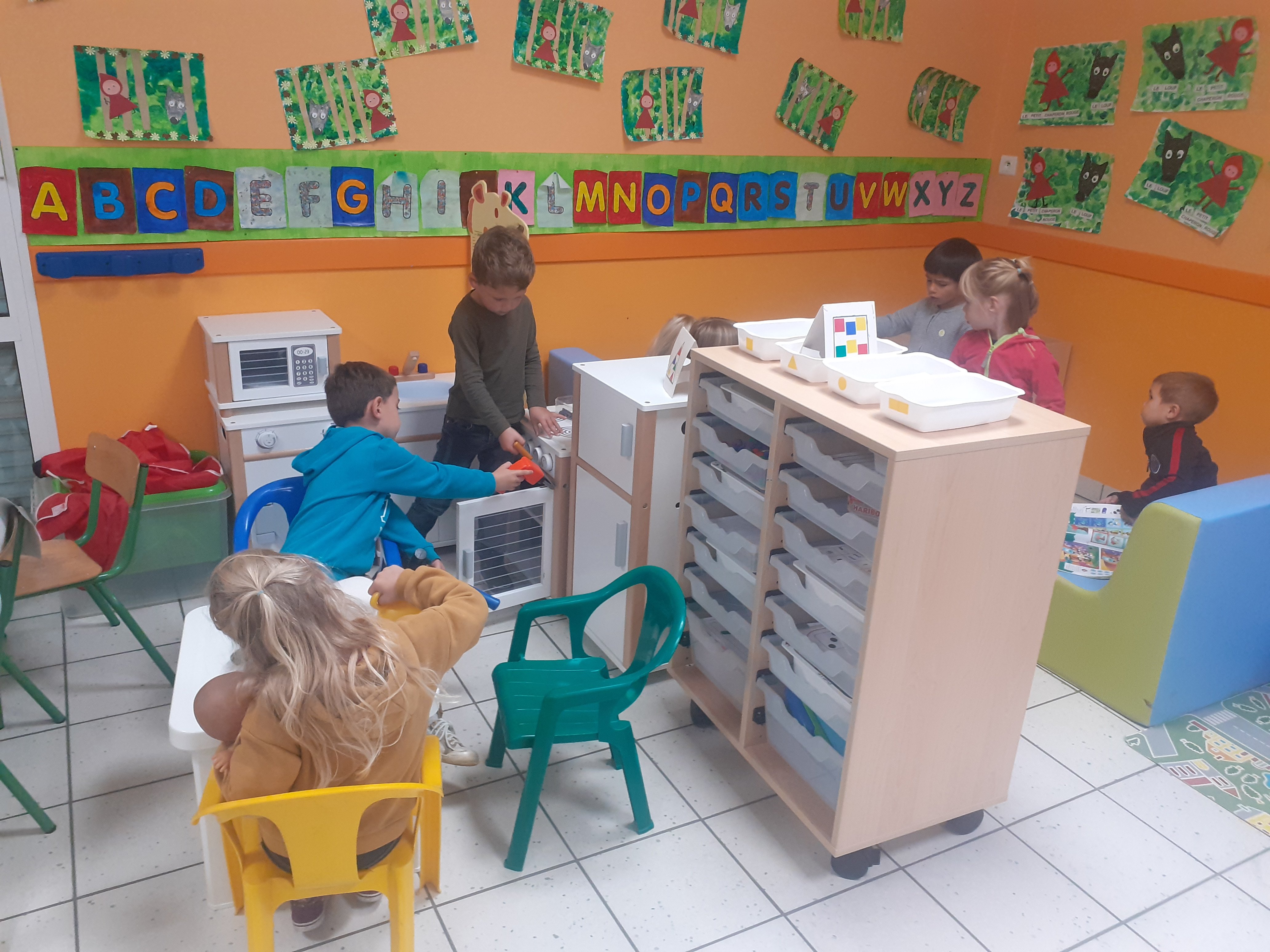 Nouveau mobilier classe Evelyne _1_.jpg