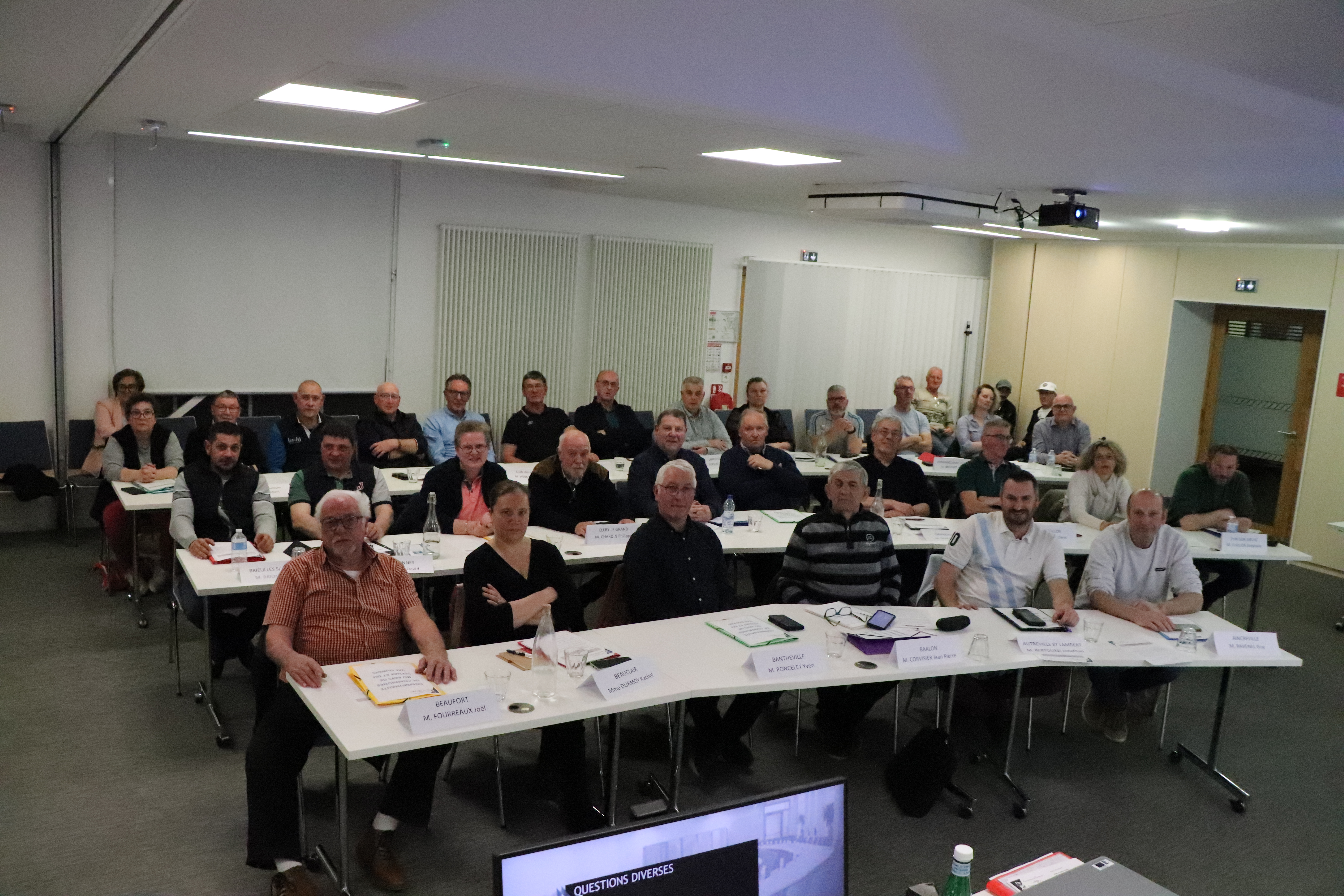photo-groupe-assemblee2.JPG