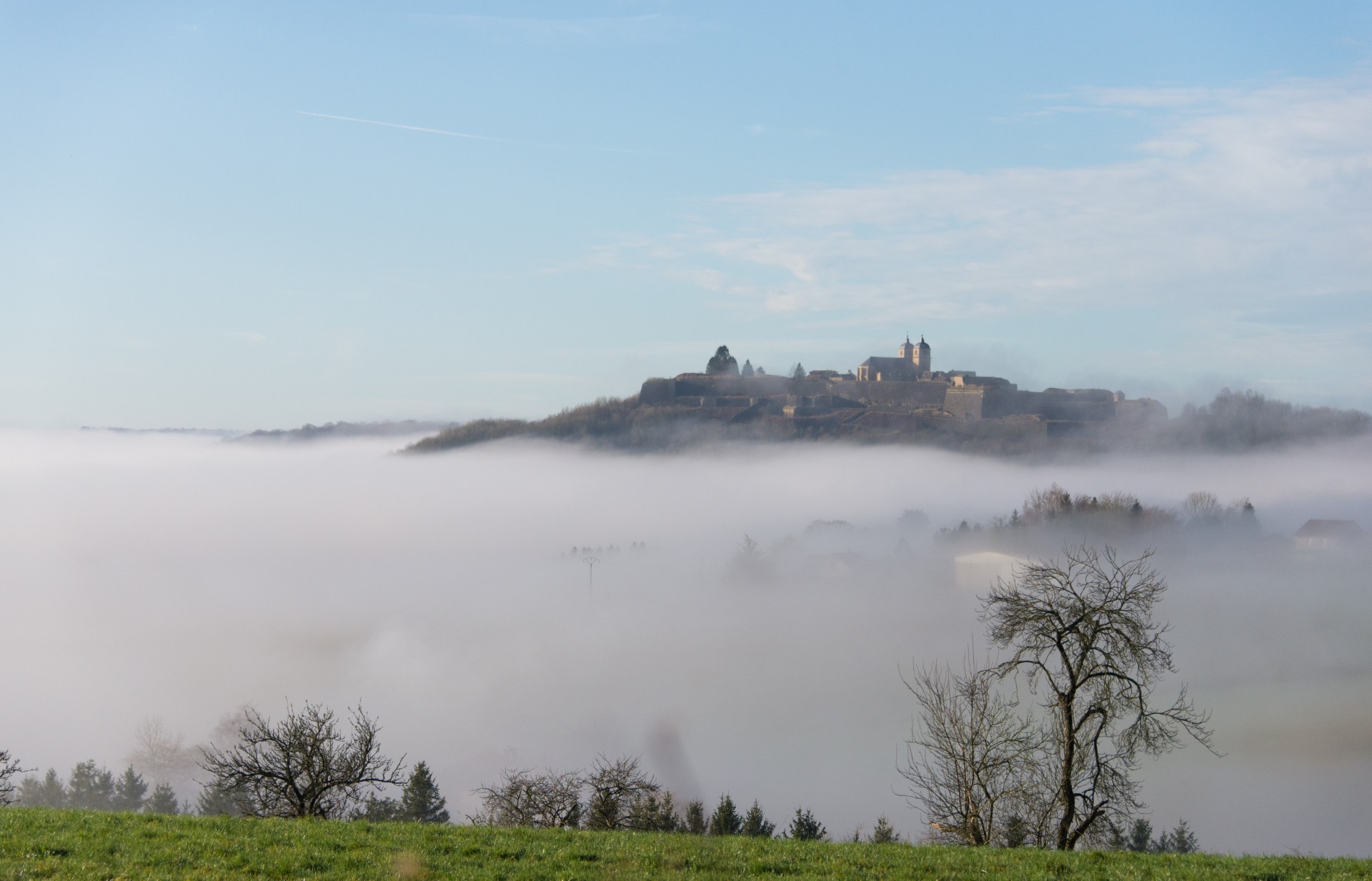 thumbnail_Brouillard sur la ville-Christine DARGENTON.jpg