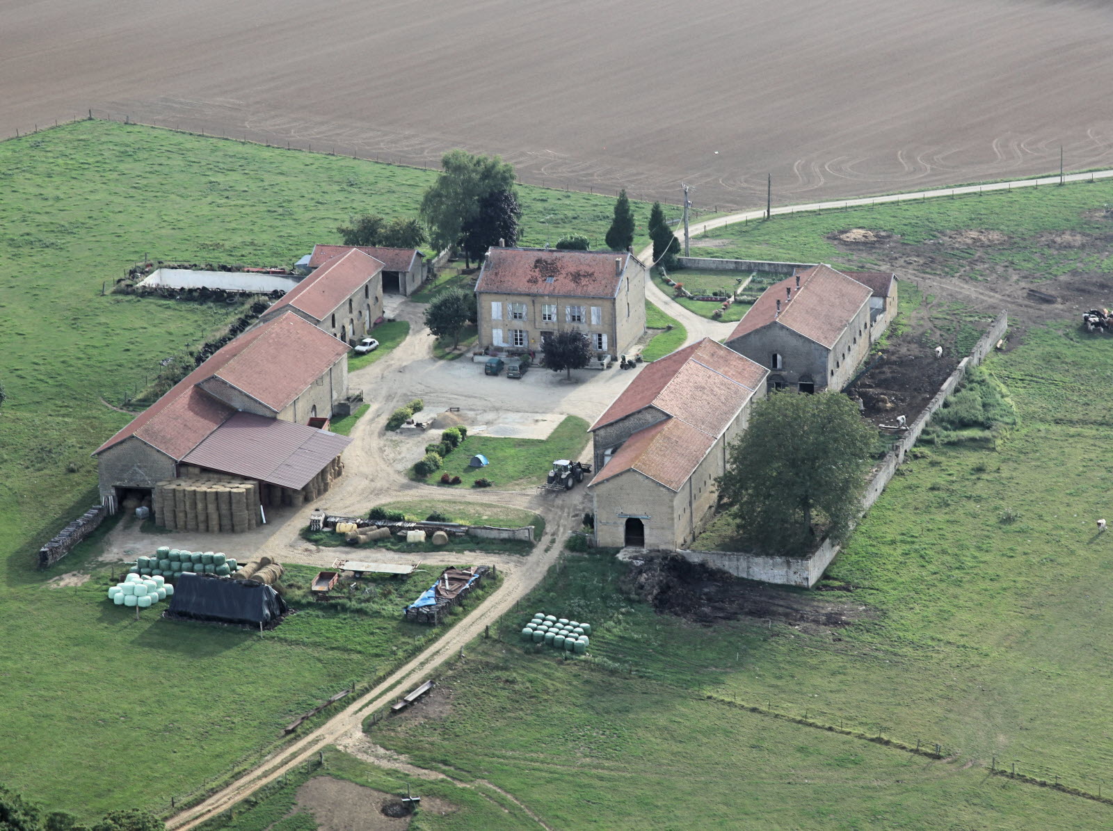 prouilly-neuve-appelee-aussi-plume-tout-ferme de praouilly pouilly sur meuse.jpg