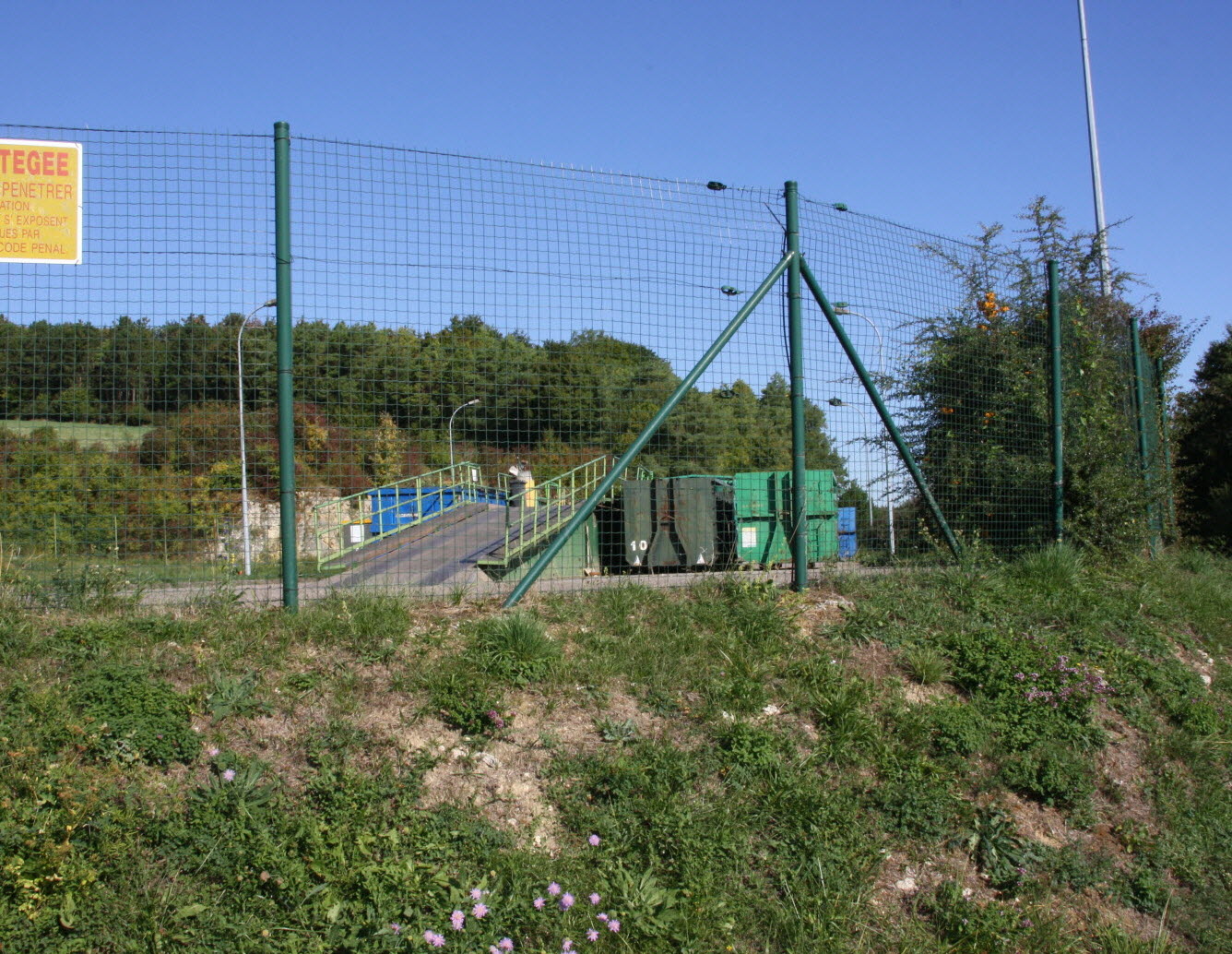 déchetterie de Brieulles-sur-Meuse.jpg