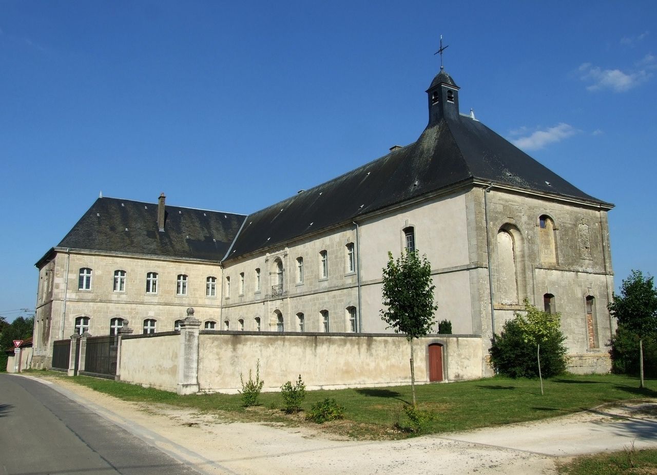 Résidence_des_Prémontrés_de_Brieulles-sur-Meuse.jpg