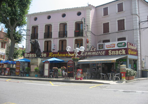 LE-COMMERCE-EXT.jpg