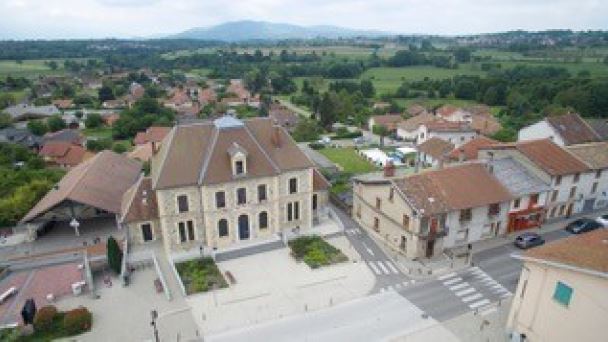 Mairie vue aérienne.JPG
