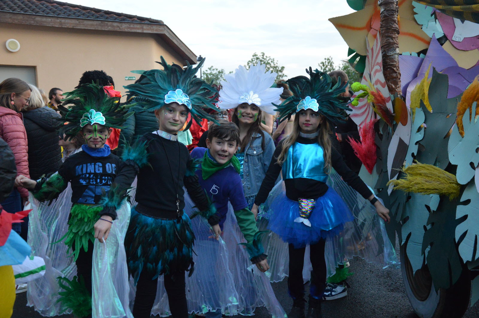 les-10-ans-se-sont-beaucoup-amuses-dans-le-defile-humoristique-photo-germaine-paccoud-1746899792.jpg