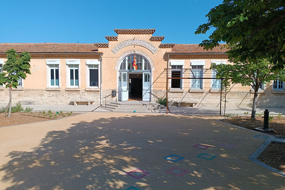 ECOLE DE BONNIEUX.jpg
