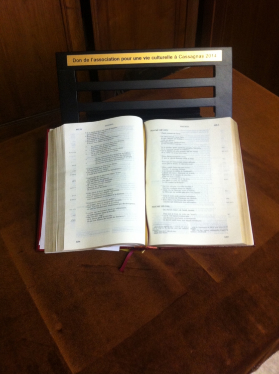 Bible et lutrin 1.jpg