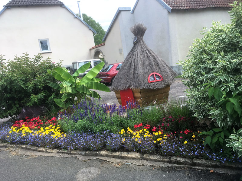 Cabane-fleurs-carrefour.jpg