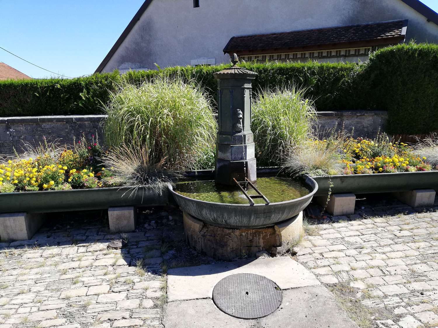 fontaine-ruelle-de-la-maison-commune.jpg